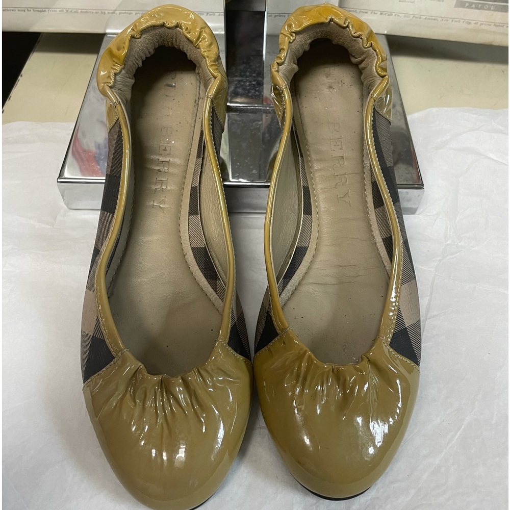 Burberry Nova Flats - Picture 1 of 9